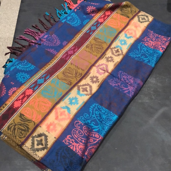 Shawl or scarves - Picture 3 of 8